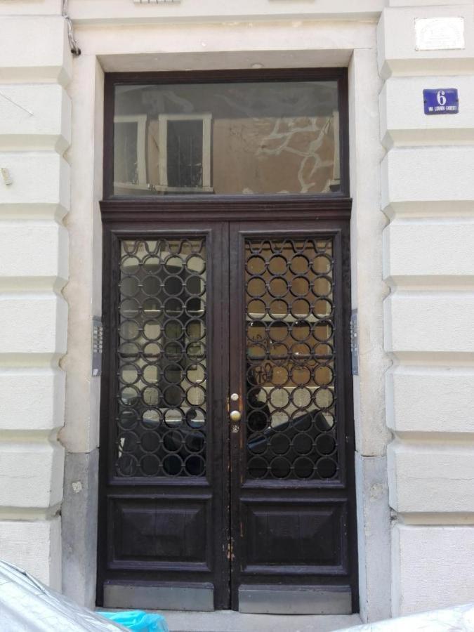 Elegante Appartamento Vicino Alla Stazione - Gold Trieste Exterior foto